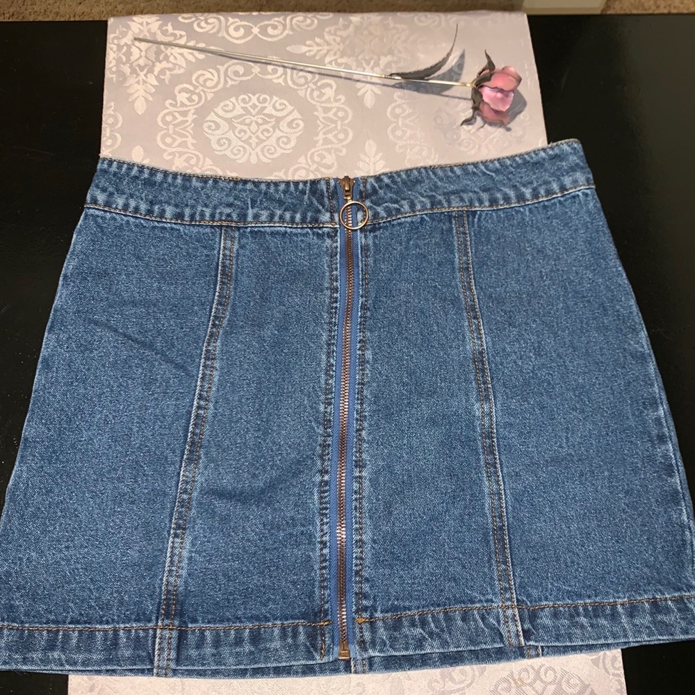 Cute zip up jean skirt!!!